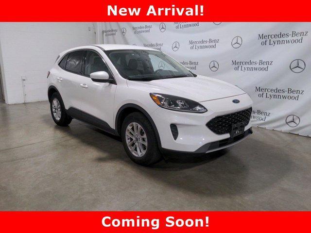 2020 ford escape se