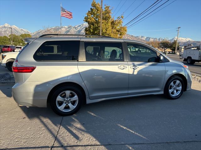 2019 toyota sienna le