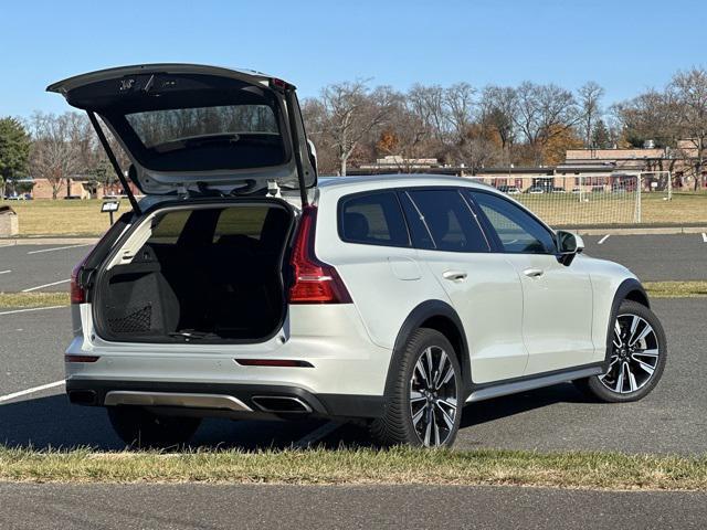 2020 volvo v60 cross country t5