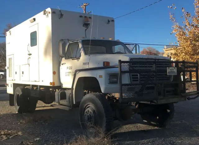 ford f700 diesel aluminum diamond plate van 4x4 with onan/deutz 28k generator!!!