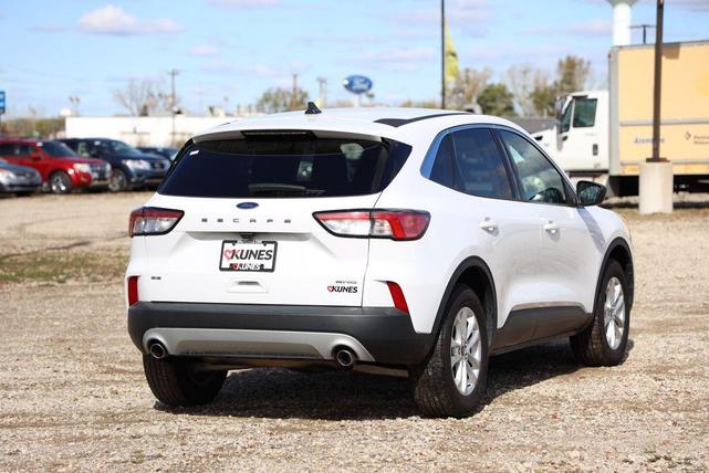 2022 ford escape se