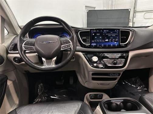 2021 chrysler pacifica touring-l in sheboygan, wisconsin