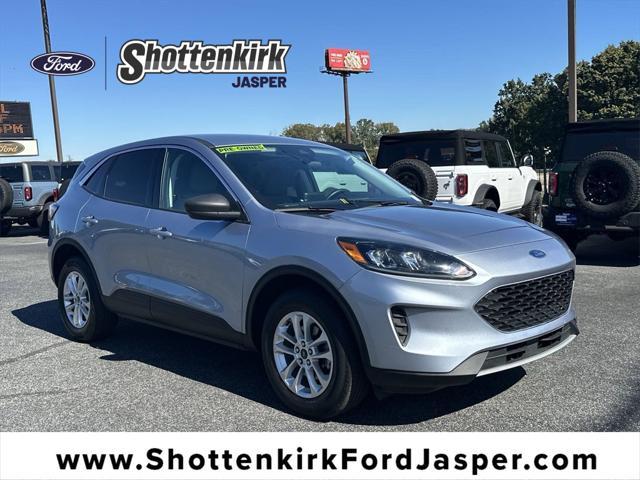 2022 ford escape se