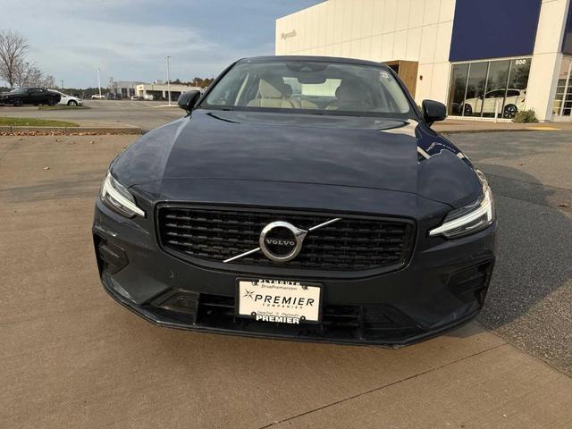 2022 volvo s60 b5 momentum