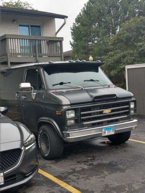 chevy van g20 1978 shorty.turbo 350 trans 5.7 engin fresh rebuild.12 bolt rear