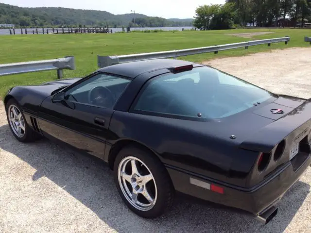 1986 corvette. black, removeable glass roof, 69,xxx miles