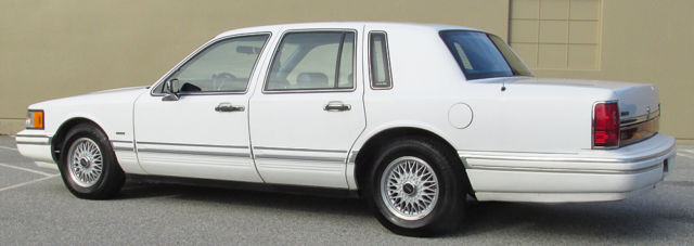 1991 lincoln town car ! great condition !