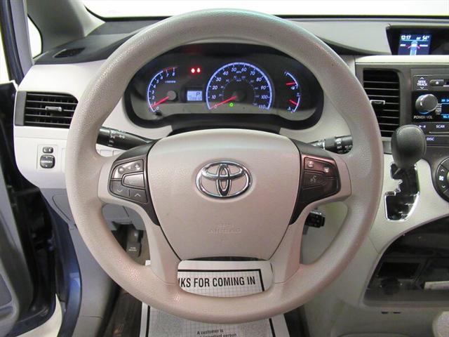 2013 toyota sienna le