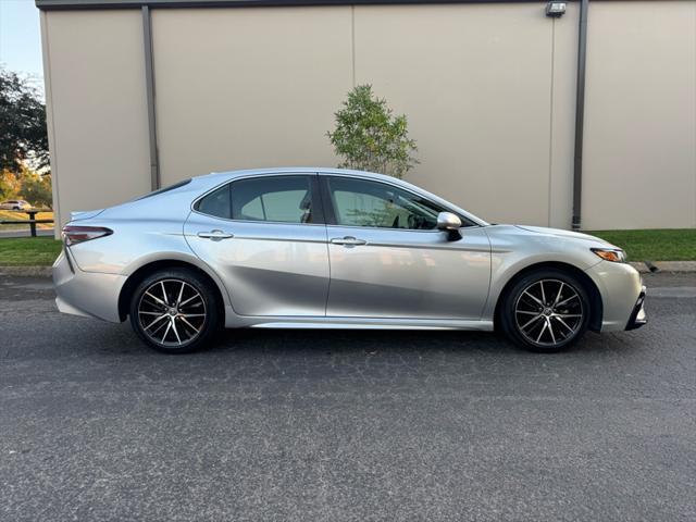2021 toyota camry se