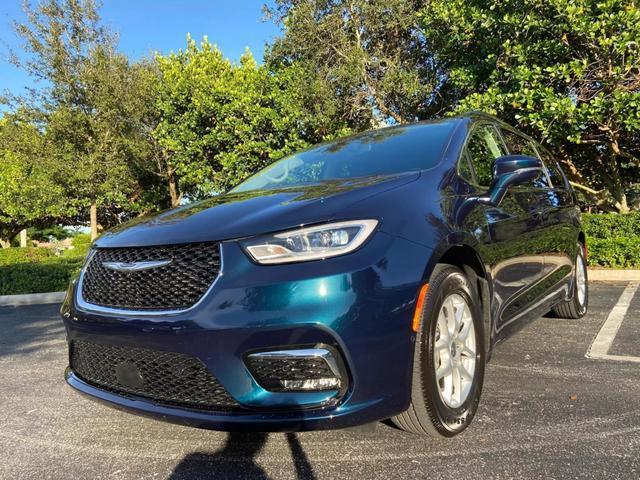 2022 chrysler pacifica touring-l