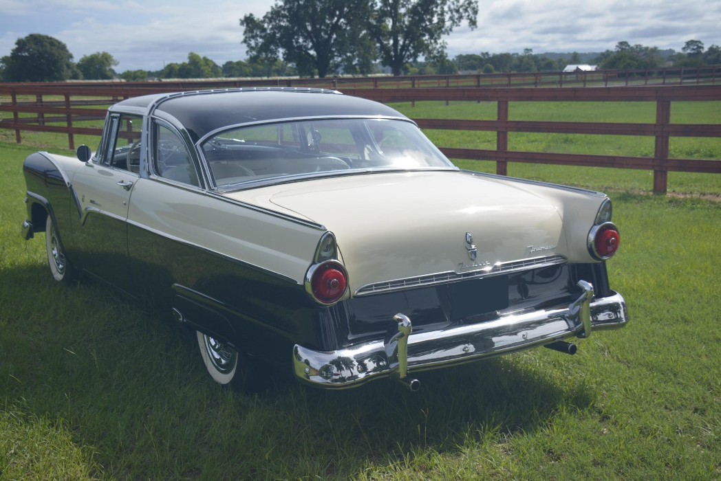ford fairlane crown victoria