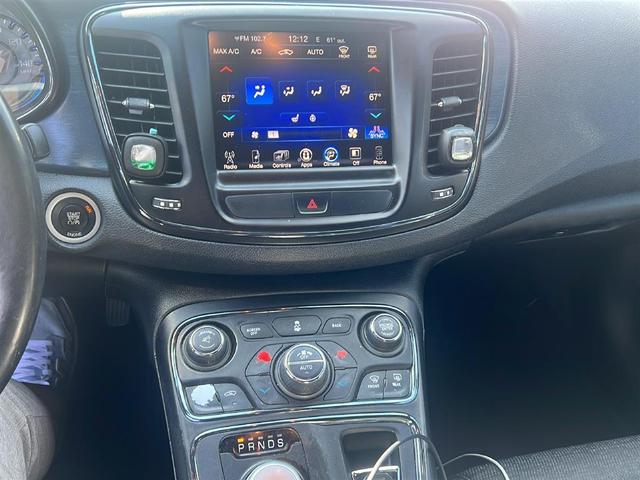 2015 chrysler 200 s