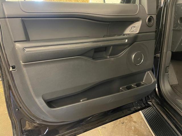2023 ford expedition max xlt