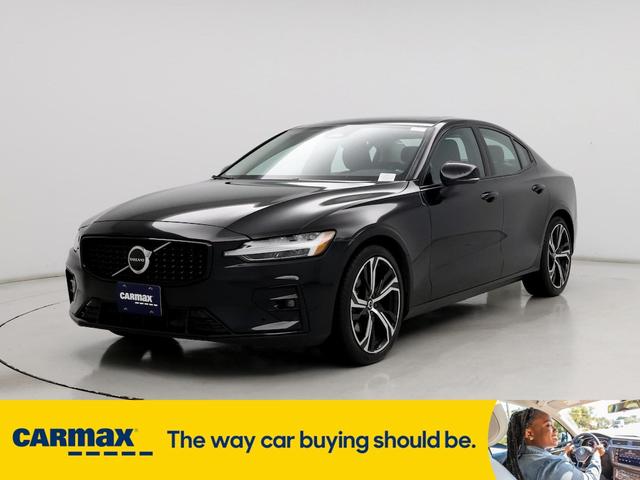 2024 volvo s60 b5 core dark theme