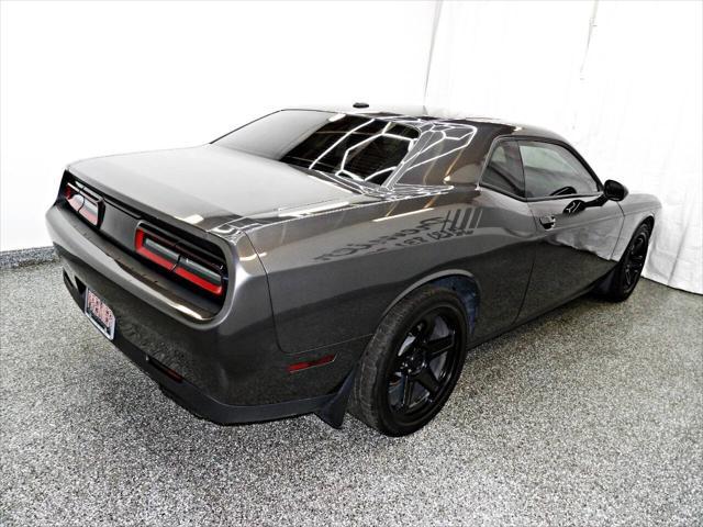 2017 dodge challenger sxt