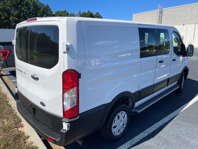 2022 ford transit-150 base