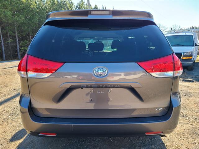 2014 toyota sienna le