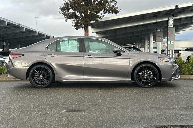 2021 toyota camry hybrid xse