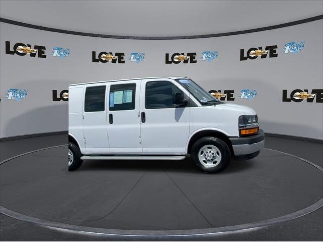 2022 chevrolet express 2500 rwd 2500 regular wheelbase wt