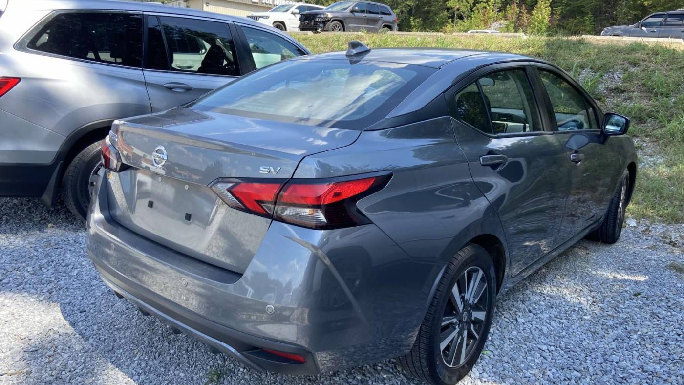 2022 nissan versa sv