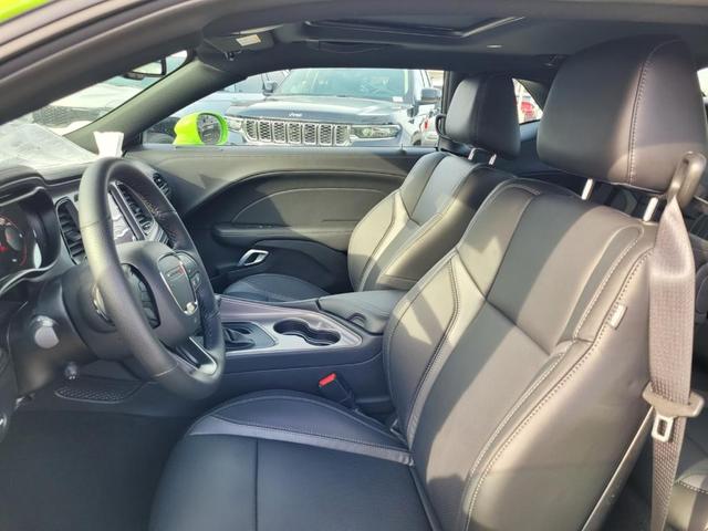 2023 dodge challenger sxt