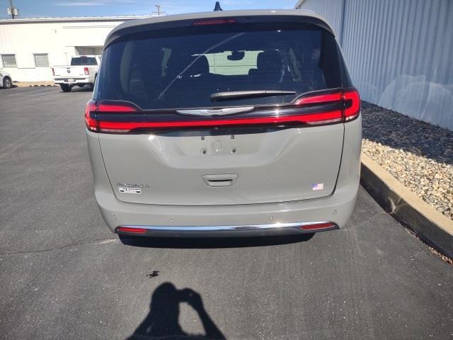 2023 chrysler pacifica touring-l