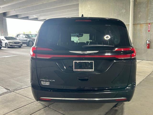 2022 chrysler pacifica touring-l
