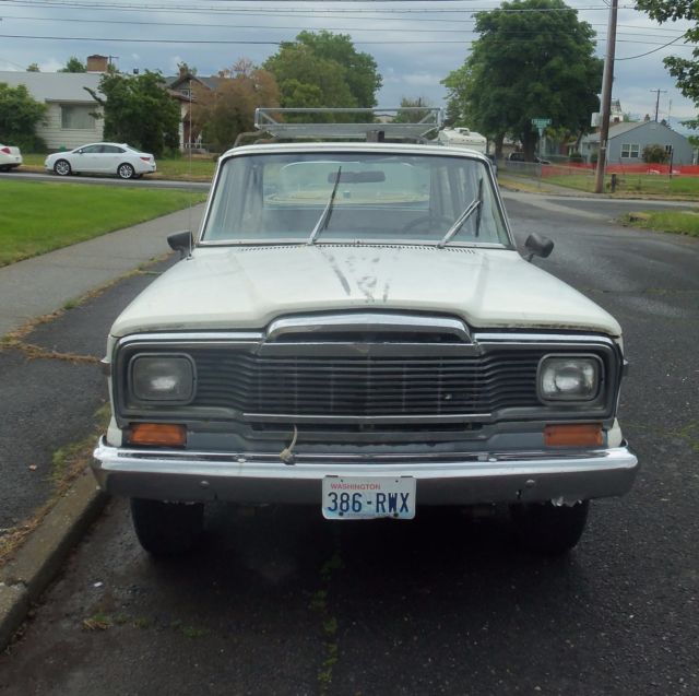 1979 jeep cherokee. 4wd. manual. tow hitch. starts right up. runs