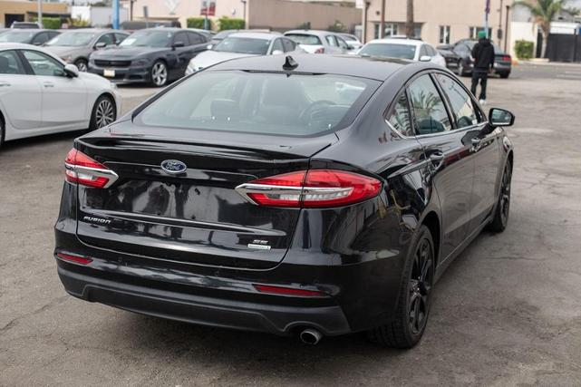 2020 ford fusion se