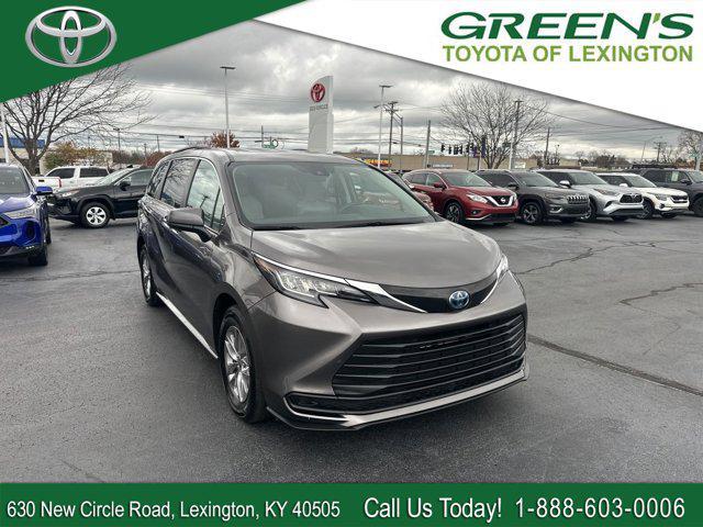 2022 toyota sienna le