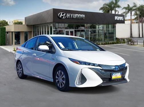 2021 toyota prius prime