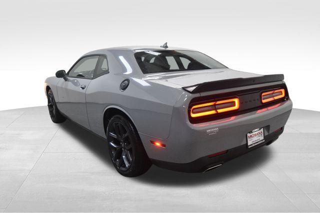 2022 dodge challenger sxt
