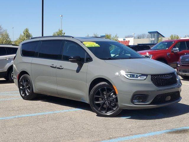 2023 chrysler pacifica limited all-wheel drive passenger van in grand rapids, michigan