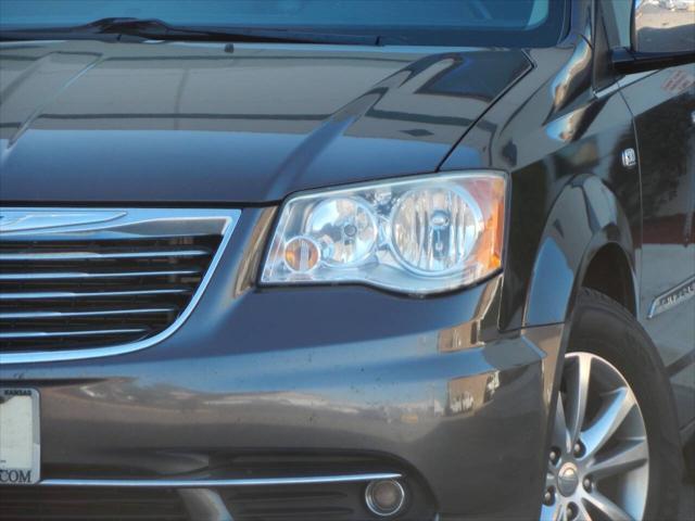 2014 chrysler town & country touring-l