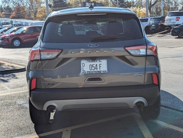 2022 ford escape se