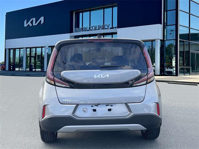 2023 kia soul lx