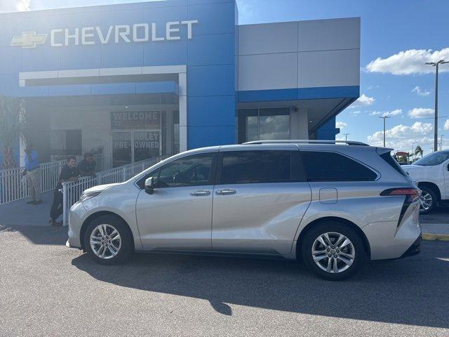 2023 toyota sienna limited