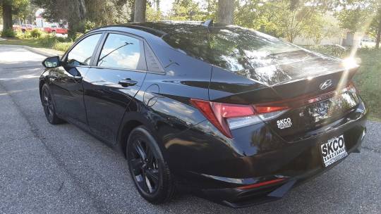 2022 Hyundai Elantra convenience package -inc: option group 02