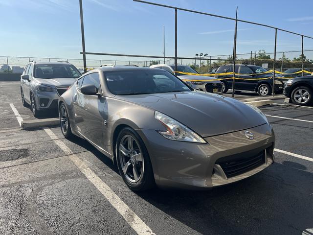 2010 nissan 370z base