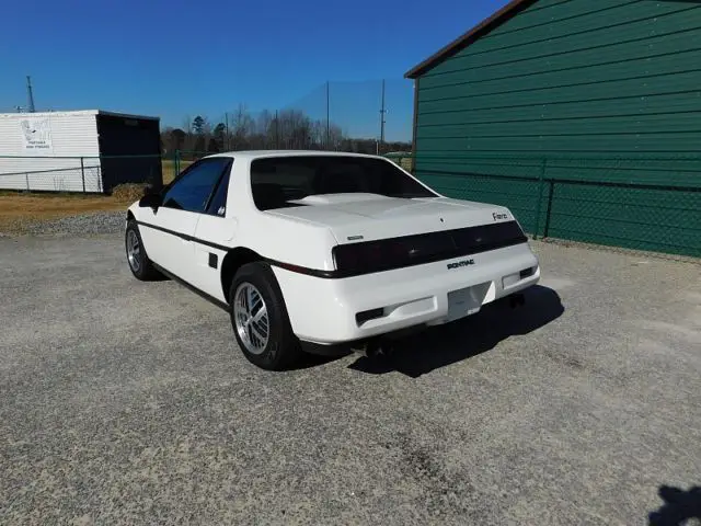 1988 pontiac fiero 140,864 miles white 2d coupe