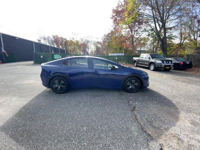 2024 toyota prius le