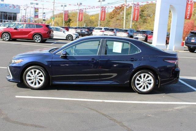 2022 toyota camry le