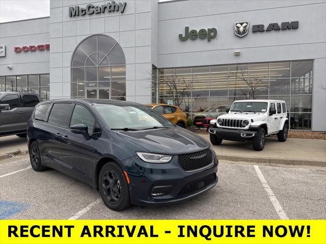 2022 chrysler pacifica hybrid touring l