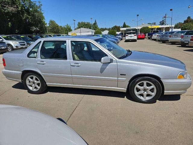 1998 volvo s70 base 4dr sedan