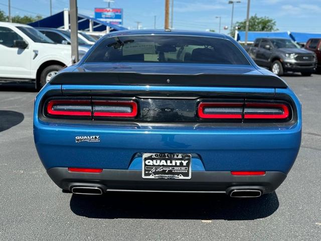 2020 dodge challenger sxt