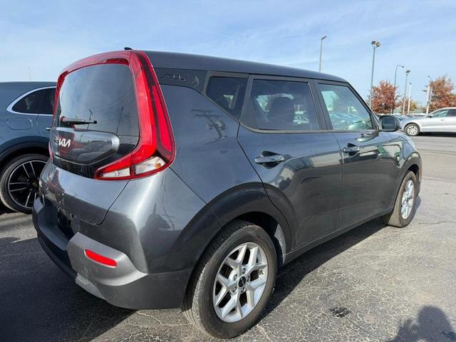 2022 kia soul lx