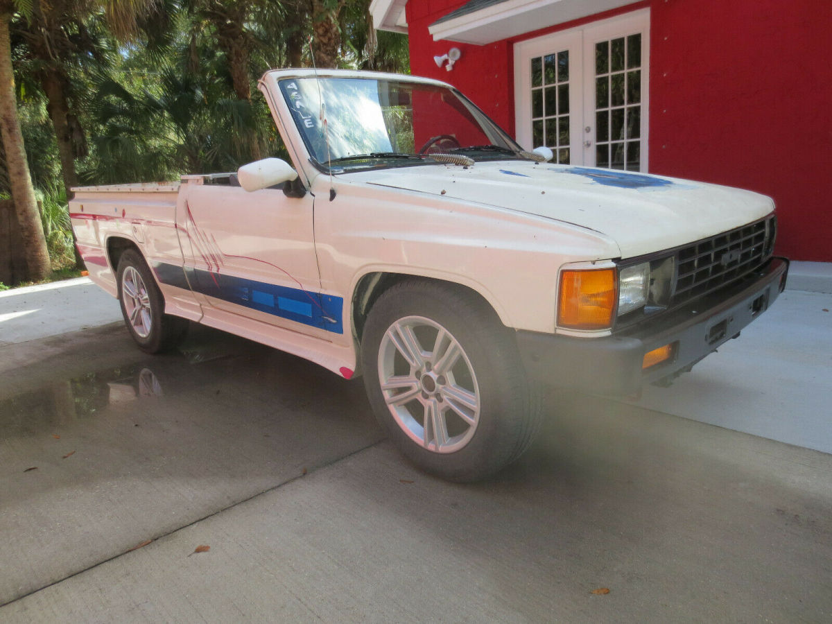 1988 toyota hilux roadster pickup truck