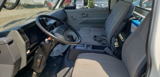 1989 isuzu npr flat bed 26k original miles clean title & carfax