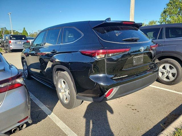 2022 toyota highlander le