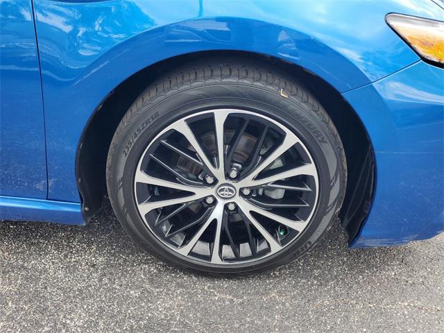 2020 toyota camry se